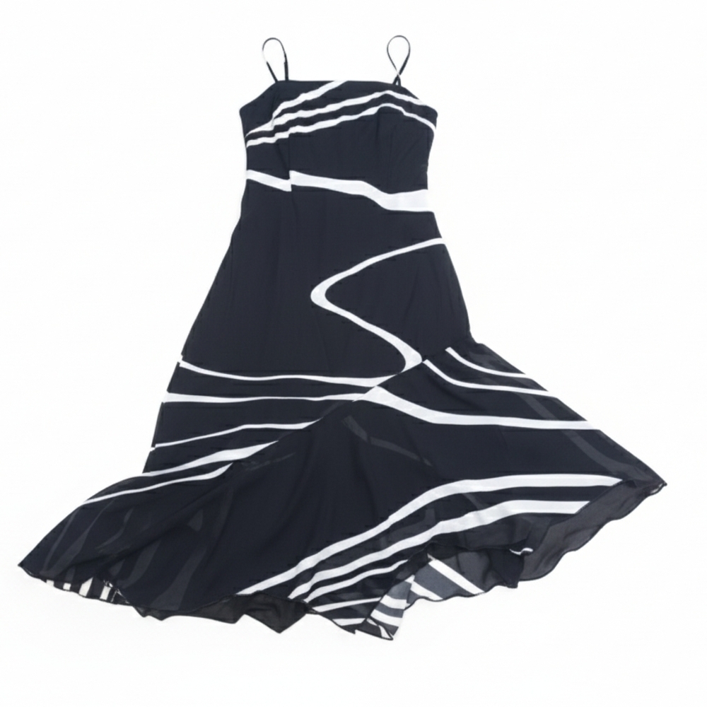 Lily Black and White Asymmetrical Dress - Picture 4 of 5